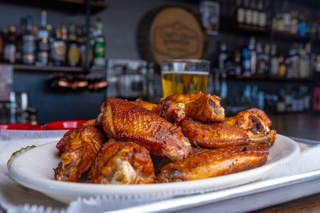 Happy hour, Sun & Tue–Fri